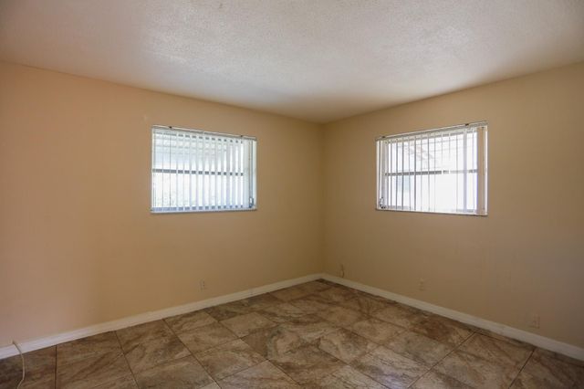 4513 NW 44th St, Tamarac, FL 33319