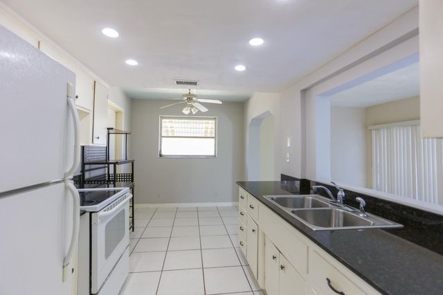 4513 NW 44th St, Tamarac, FL 33319