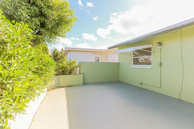 4513 NW 44th St, Tamarac, FL 33319