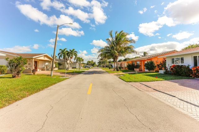 4513 NW 44th St, Tamarac, FL 33319