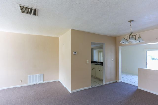 4513 NW 44th St, Tamarac, FL 33319