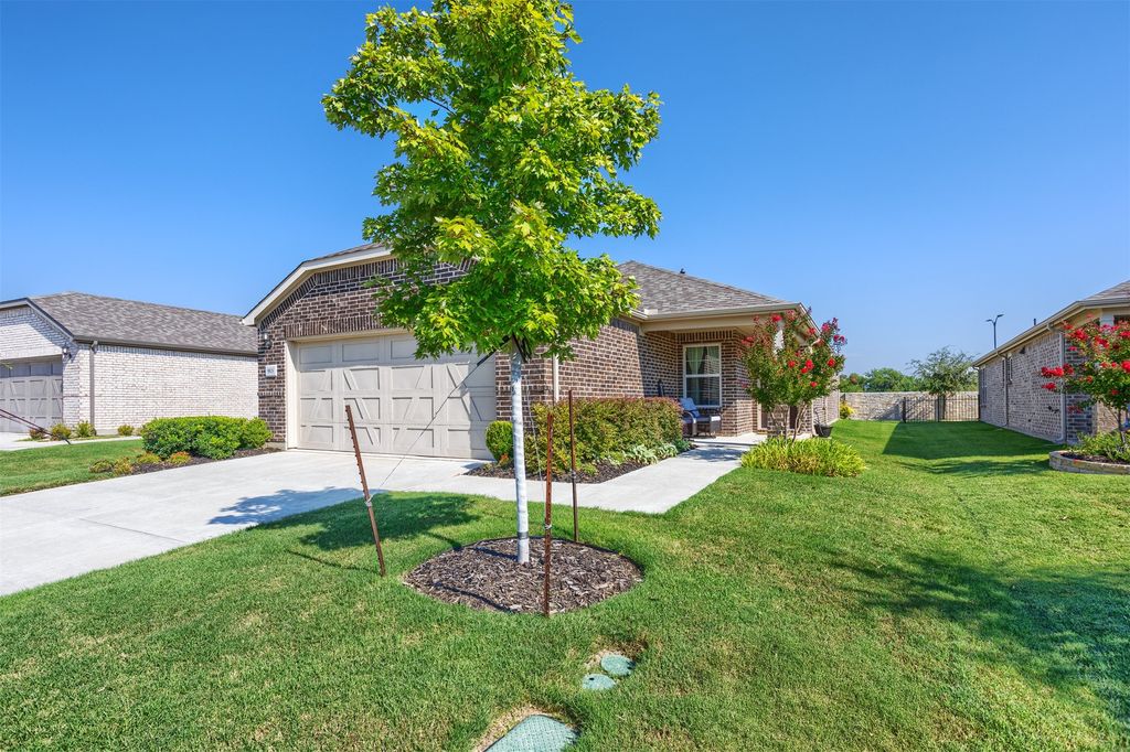 913 Hidden Eddy Drive, Mckinney, TX 75071