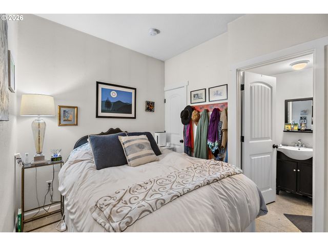 12436 Sw 58TH Ave, Portland, OR 97219
