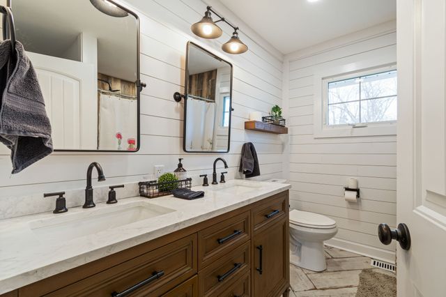 3301 Natural Bridge Rd, Waynesboro, TN 38485