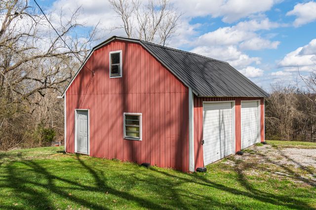 3301 Natural Bridge Rd, Waynesboro, TN 38485