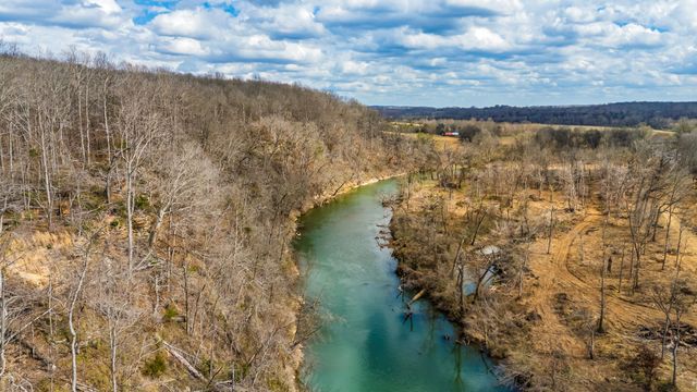 3301 Natural Bridge Rd, Waynesboro, TN 38485