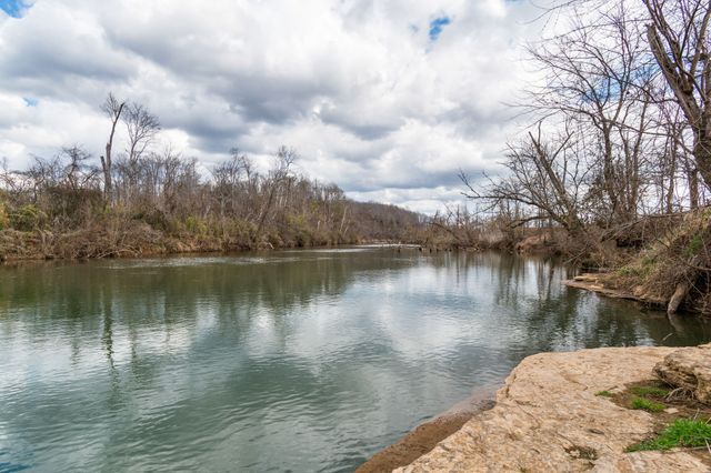 3301 Natural Bridge Rd, Waynesboro, TN 38485