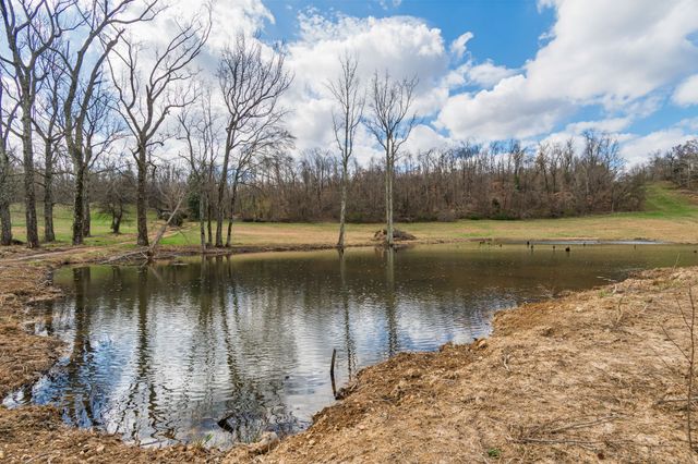 3301 Natural Bridge Rd, Waynesboro, TN 38485