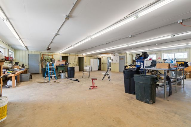 3301 Natural Bridge Rd, Waynesboro, TN 38485