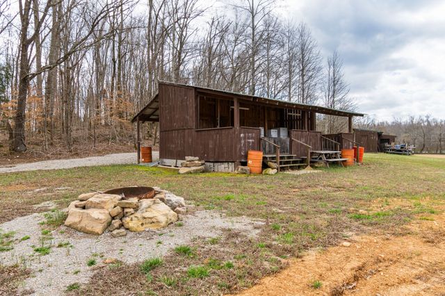 3301 Natural Bridge Rd, Waynesboro, TN 38485