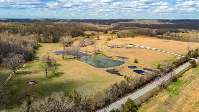 3301 Natural Bridge Rd, Waynesboro, TN 38485