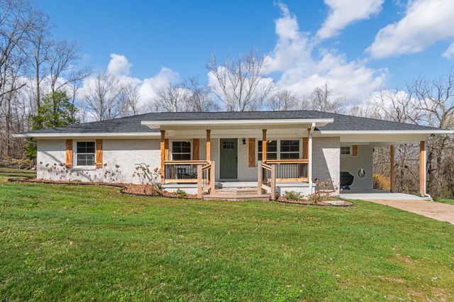 3301 Natural Bridge Rd, Waynesboro, TN 38485