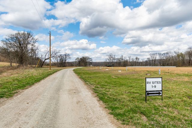 3301 Natural Bridge Rd, Waynesboro, TN 38485