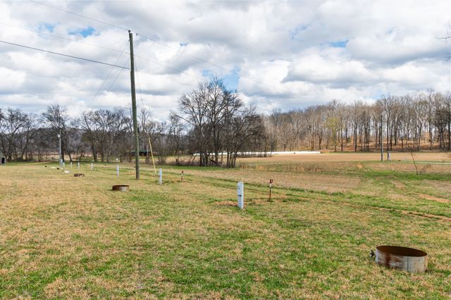 3301 Natural Bridge Rd, Waynesboro, TN 38485