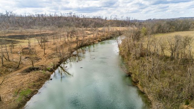 3301 Natural Bridge Rd, Waynesboro, TN 38485