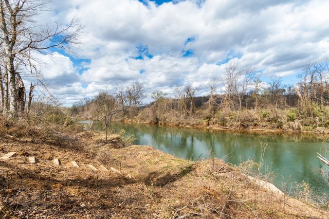 3301 Natural Bridge Rd, Waynesboro, TN 38485