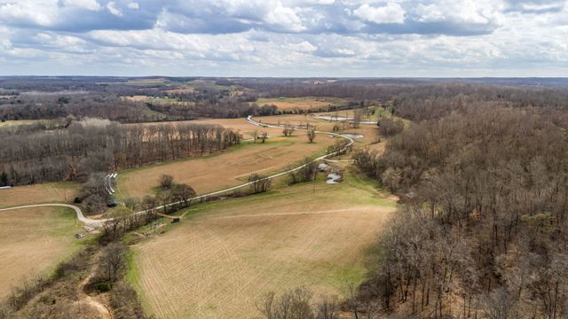 3301 Natural Bridge Rd, Waynesboro, TN 38485