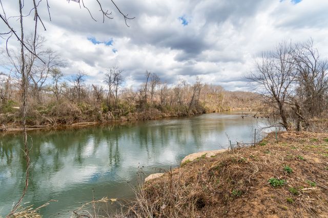 3301 Natural Bridge Rd, Waynesboro, TN 38485