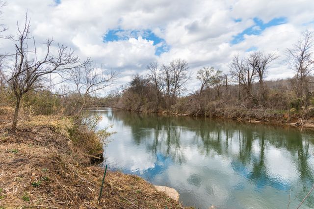 3301 Natural Bridge Rd, Waynesboro, TN 38485