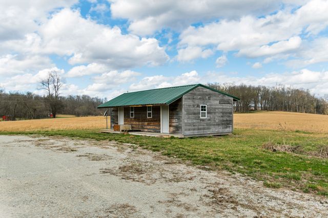 3301 Natural Bridge Rd, Waynesboro, TN 38485