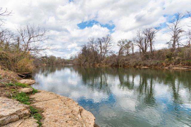 3301 Natural Bridge Rd, Waynesboro, TN 38485