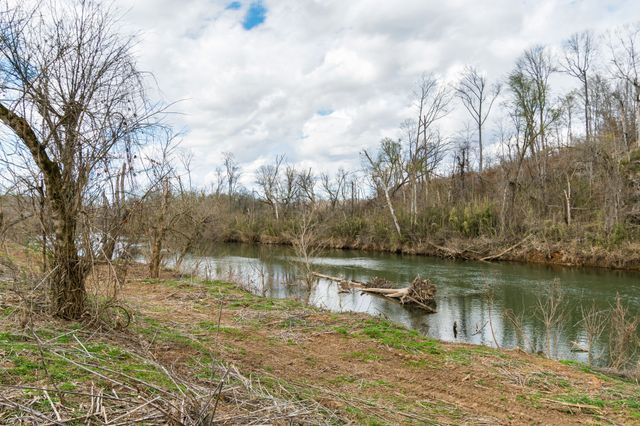 3301 Natural Bridge Rd, Waynesboro, TN 38485