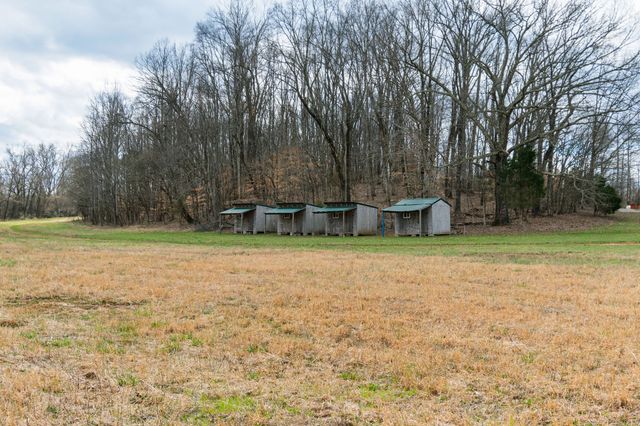 3301 Natural Bridge Rd, Waynesboro, TN 38485