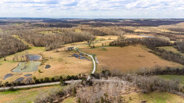 3301 Natural Bridge Rd, Waynesboro, TN 38485