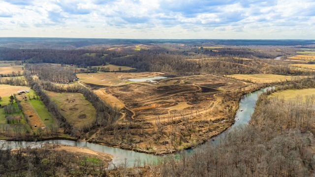 3301 Natural Bridge Rd, Waynesboro, TN 38485