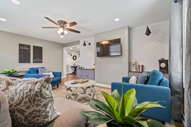 3301 Natural Bridge Rd, Waynesboro, TN 38485