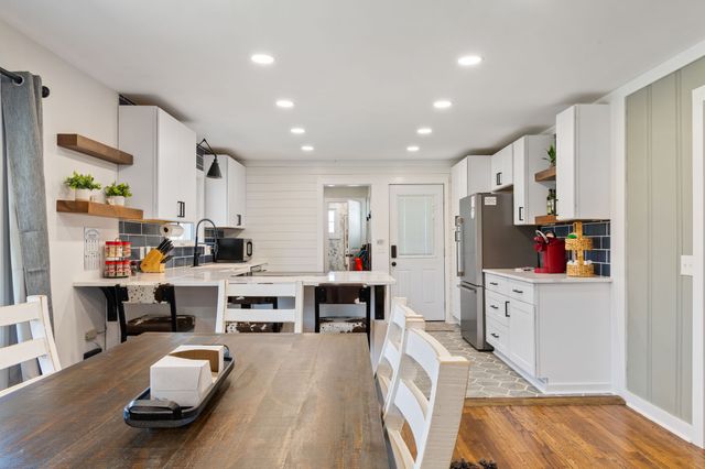 3301 Natural Bridge Rd, Waynesboro, TN 38485