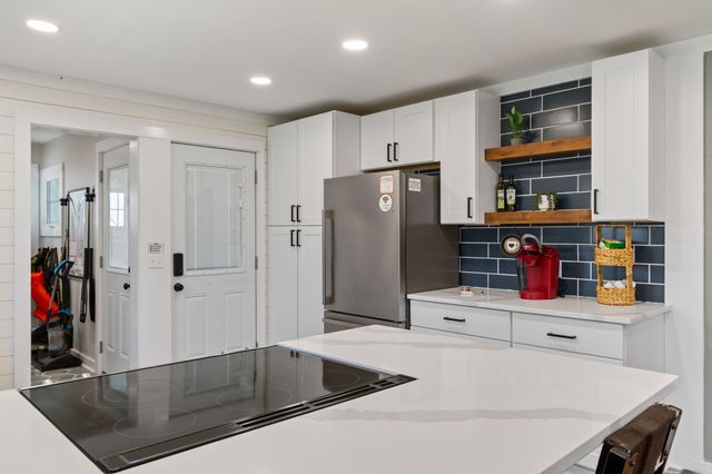 3301 Natural Bridge Rd, Waynesboro, TN 38485