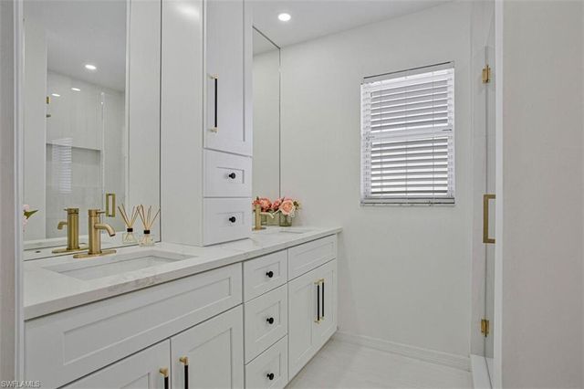 821 Gulf Pavilion DR 206, Naples, FL 34108