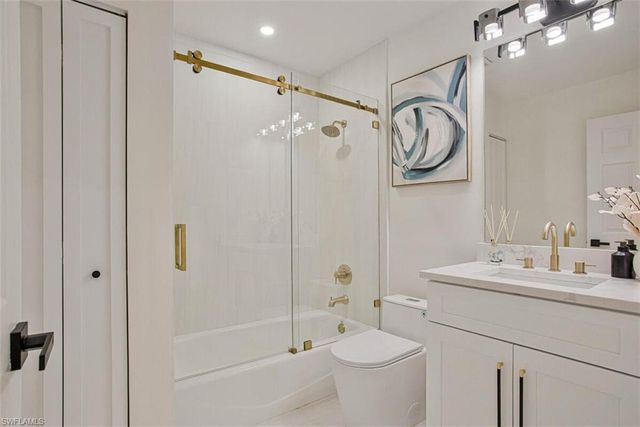 821 Gulf Pavilion DR 206, Naples, FL 34108
