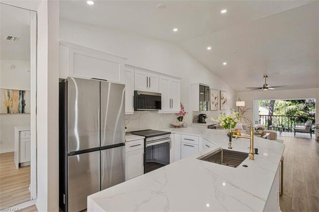 821 Gulf Pavilion DR 206, Naples, FL 34108