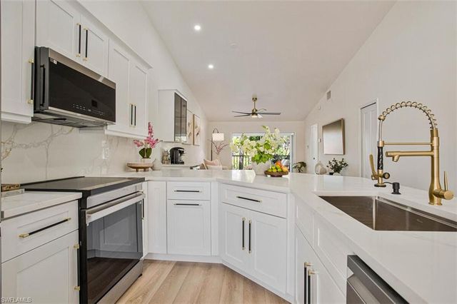821 Gulf Pavilion DR 206, Naples, FL 34108