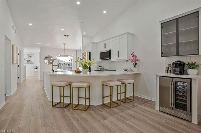 821 Gulf Pavilion DR 206, Naples, FL 34108