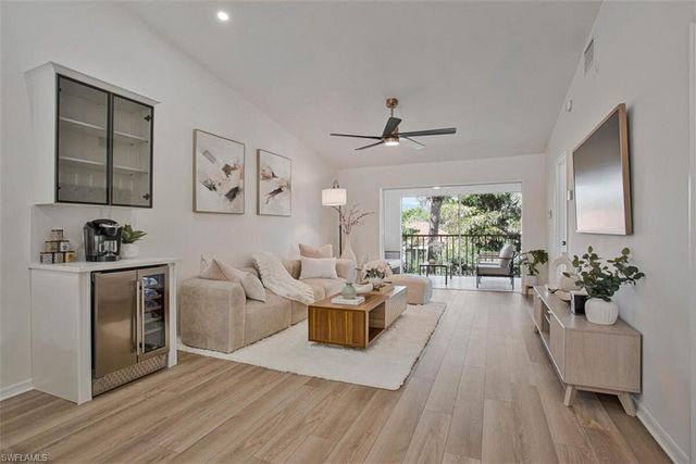 821 Gulf Pavilion DR 206, Naples, FL 34108