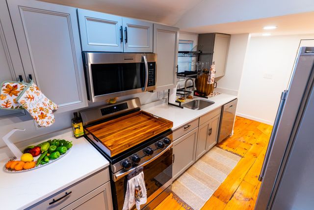2 Washington St 2, Amesbury, MA 01913