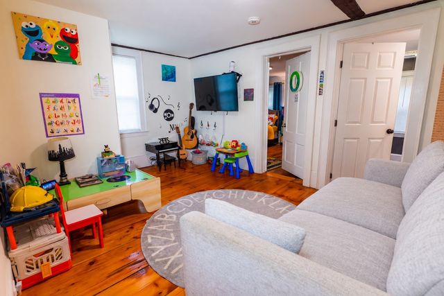 2 Washington St 2, Amesbury, MA 01913