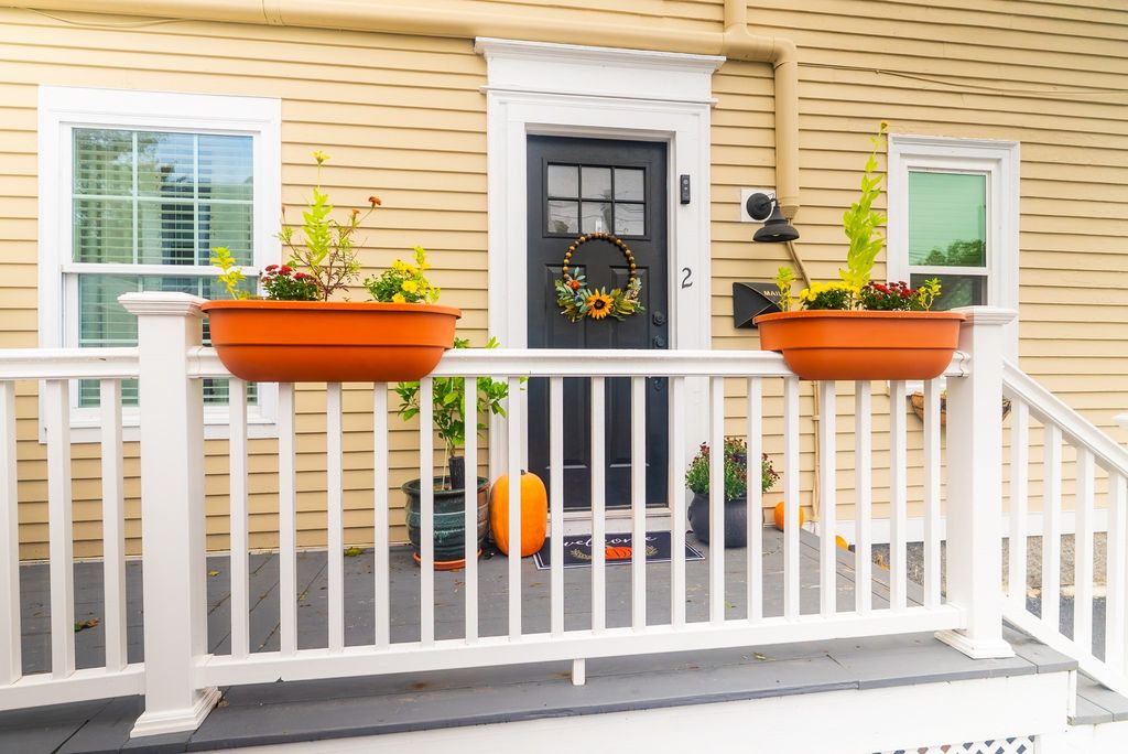 2 Washington St 2, Amesbury, MA 01913