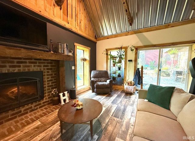 918 N Harv Wright Road, Bloomfield, IN 47424