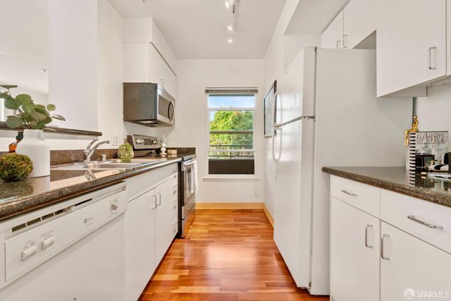 8400 Oceanview Terrace 208, San Francisco, CA 94132