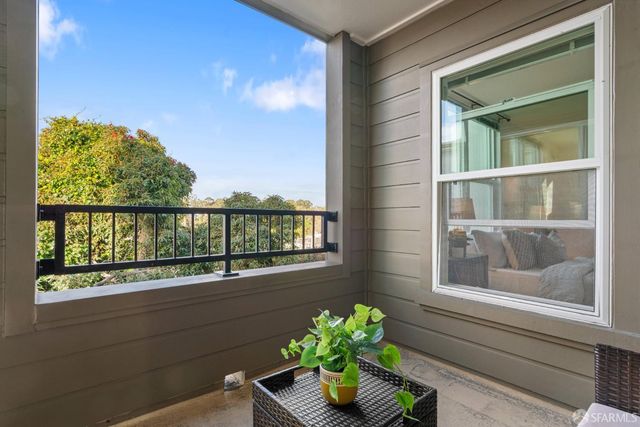 8400 Oceanview Terrace 208, San Francisco, CA 94132