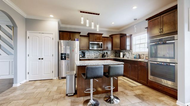 1020 Thrasher Dr, Clarksville, TN 37040