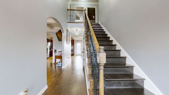 1020 Thrasher Dr, Clarksville, TN 37040