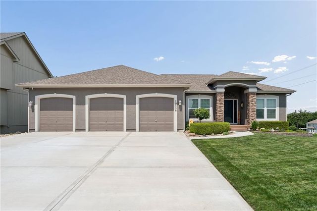 19556 W 105th Terrace, Olathe, KS 66061