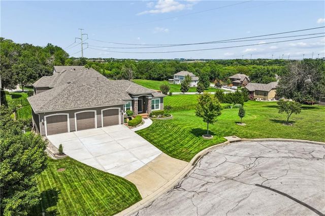 19556 W 105th Terrace, Olathe, KS 66061