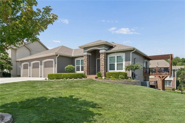 19556 W 105th Terrace, Olathe, KS 66061