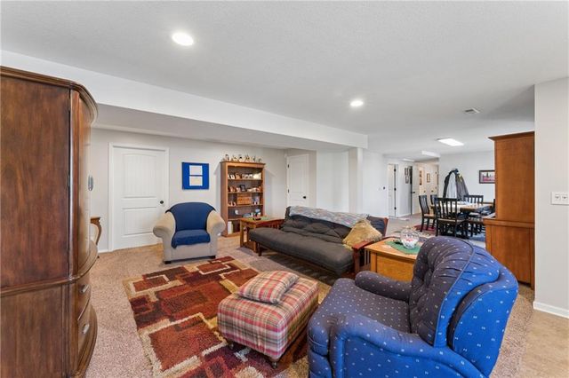 19556 W 105th Terrace, Olathe, KS 66061